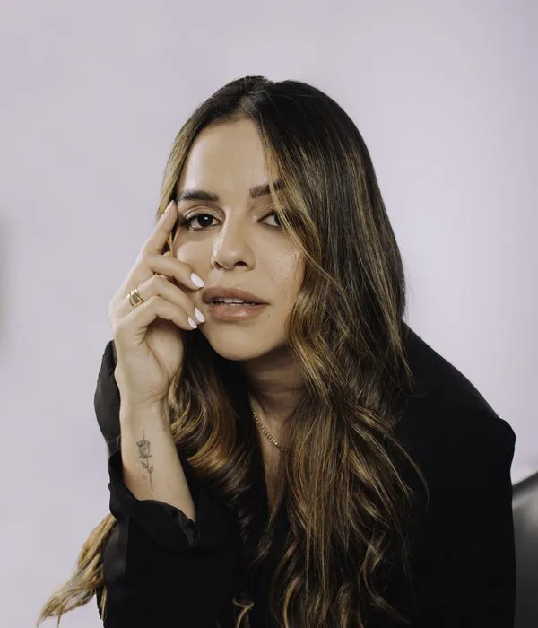 Exemplo. Mega hair em cabelo ondulado em Dublin